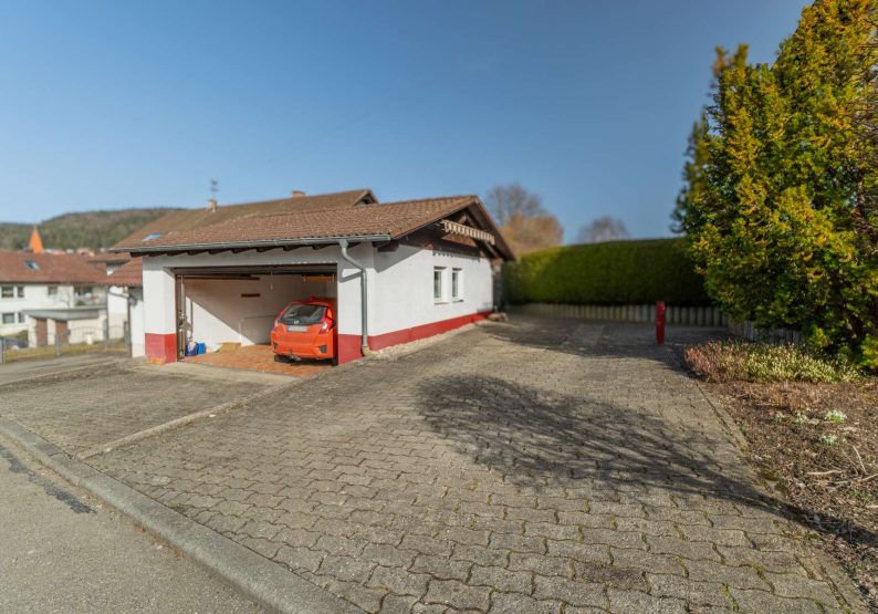 Garage und Hof