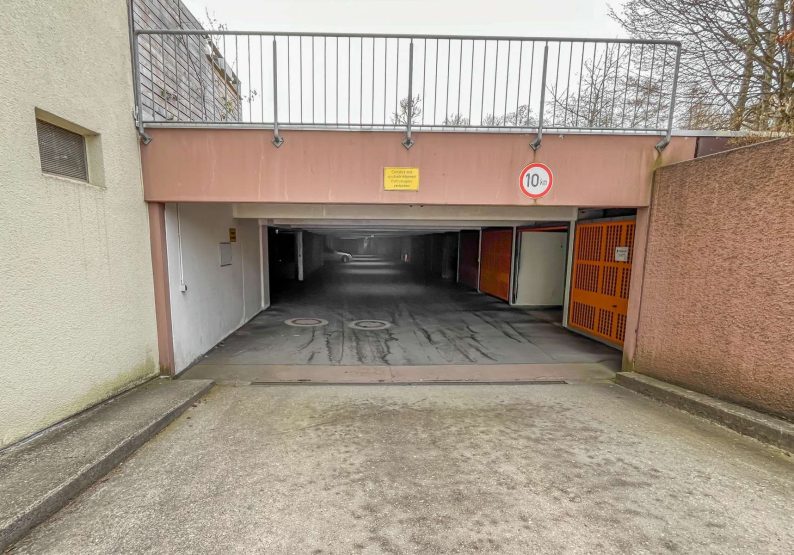 Tiefgaragenzufahrt